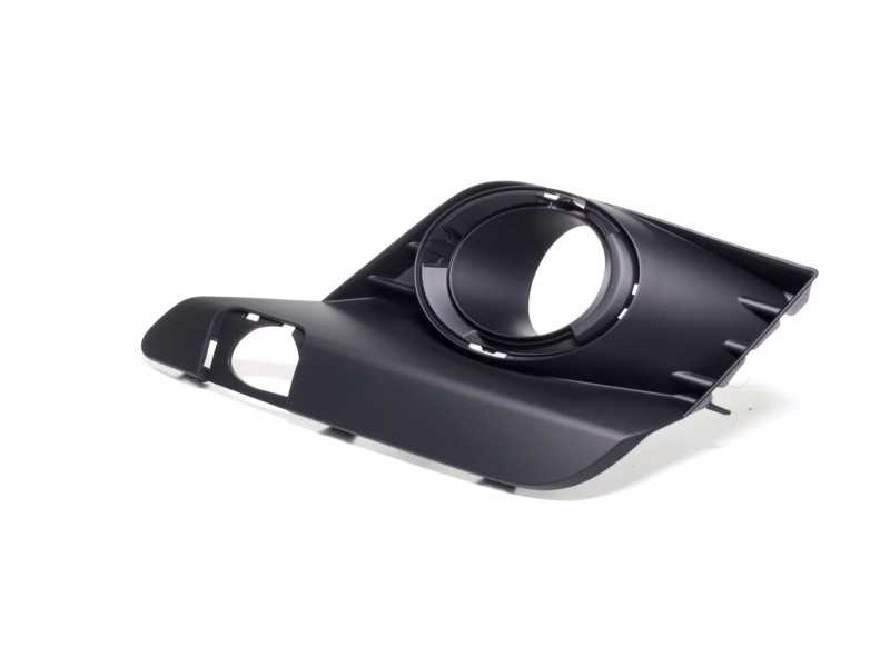 Решітка бампера права з отвором Renault Logan 2017-2021 TEMPEST 261A23101R