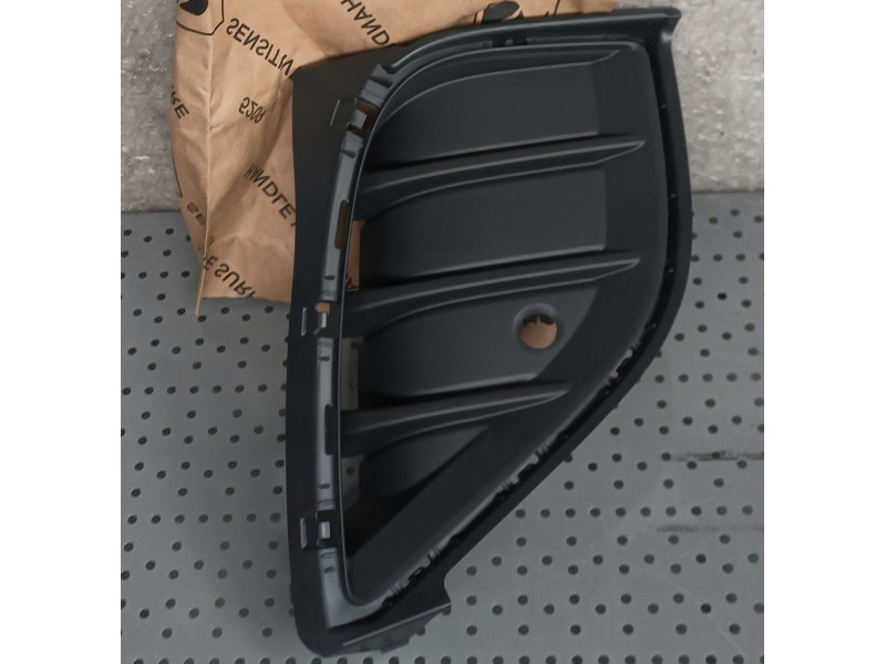 Решітка бампера права з отвором під парктронік VW ID.4 2020- TEMPEST 11G807764