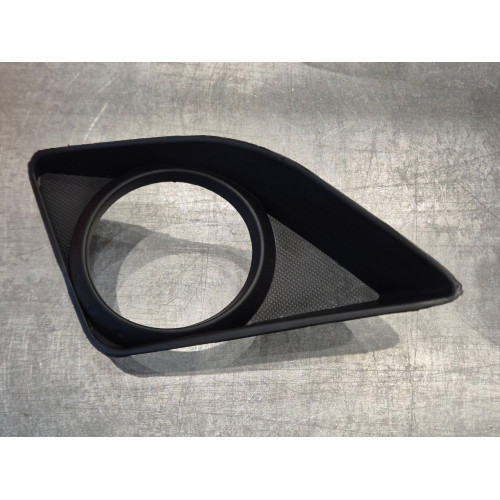 Решітка переднього бампера права Toyota Corolla E15 2006-2009 TEMPEST 8148102100