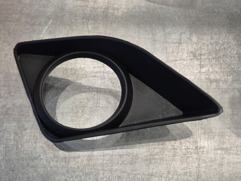 Решітка бампера права Toyota Corolla E15 2006-2009 TEMPEST 8148102100