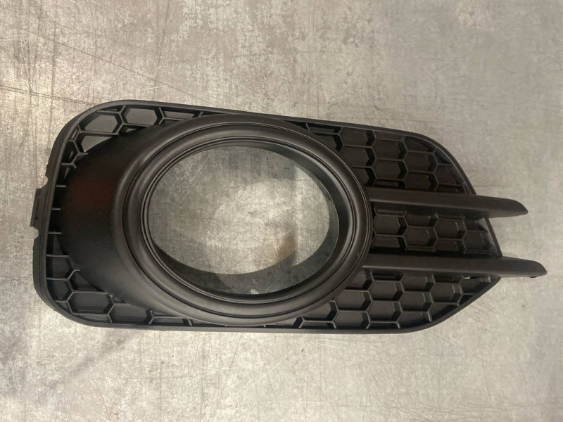 Решітка бампера права VW Tiguan 2011-2016 (4cars) 5N0853666G9B9