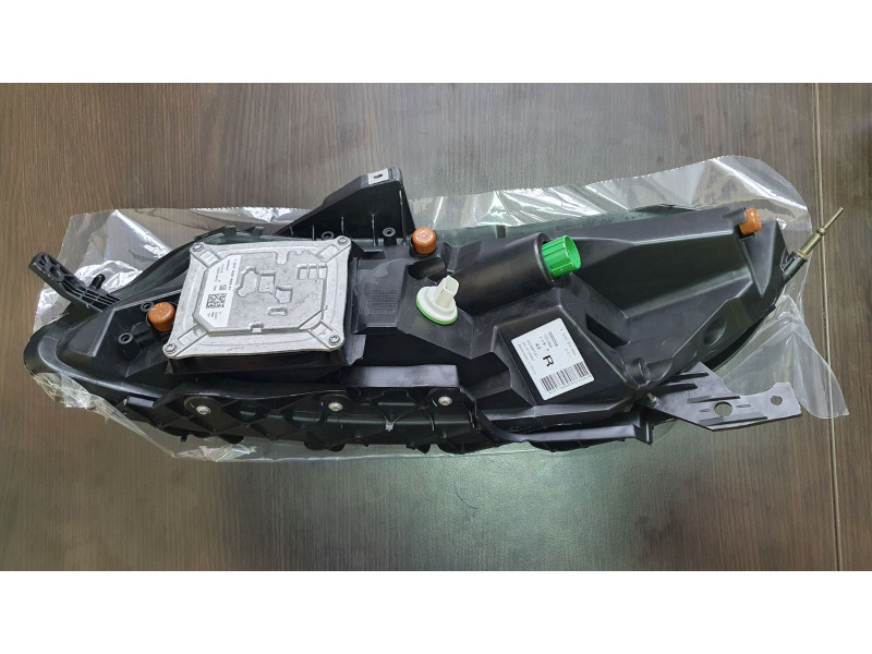 Передня фара дальнього світла з LED Jeep Cherokee KL 13-18 права (FPS) 