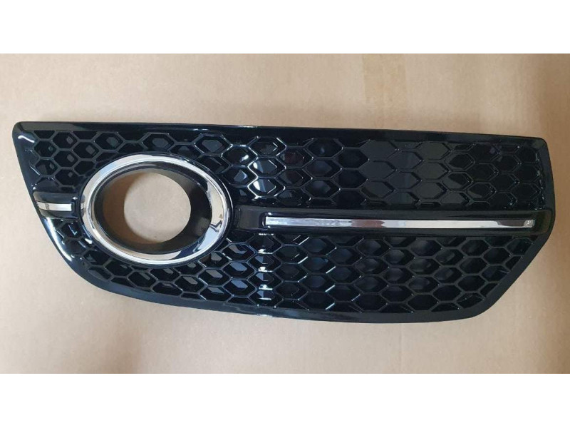 Решітка бампера права Audi Q5 S-line 08-12 (FPS) 