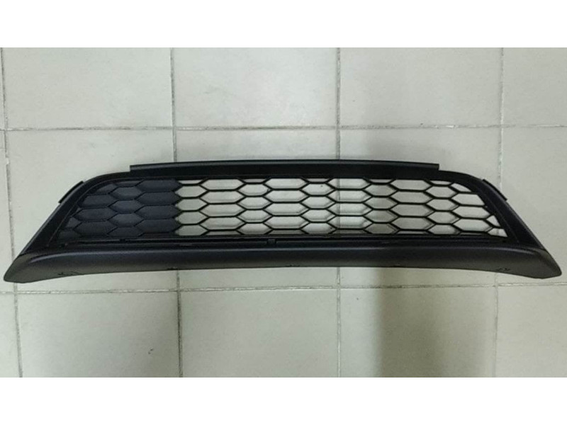 Решітка бампера передня середня Honda Accord 9 15-17 EUR/USA (Tempest) седан