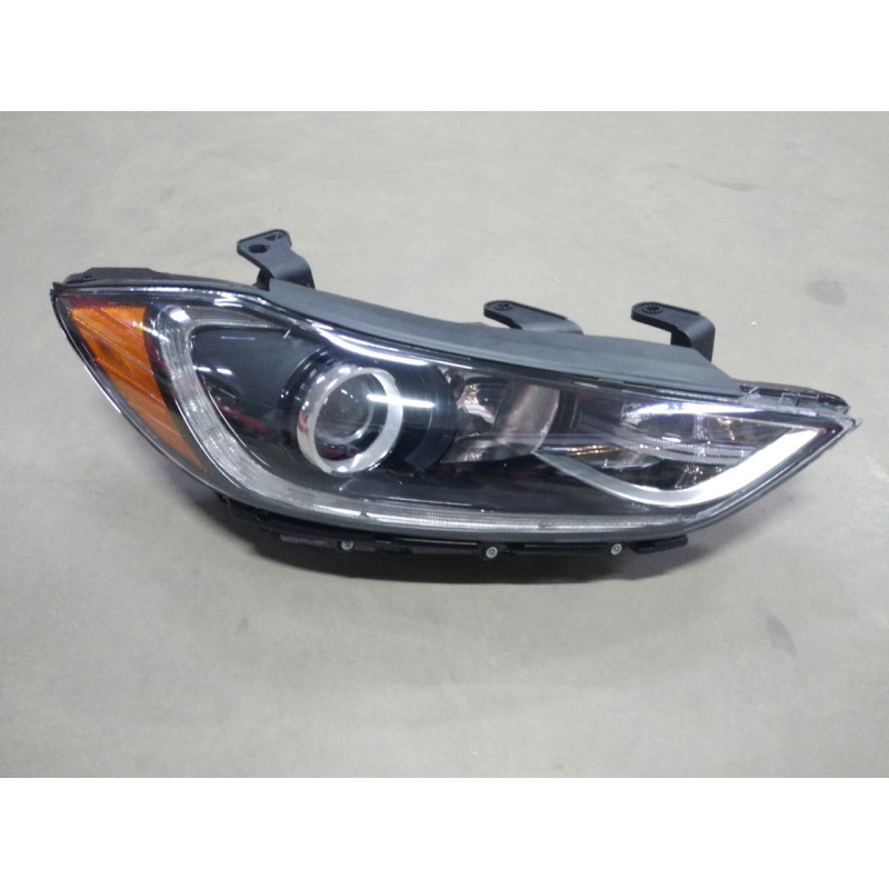 Передня права фара Hyundai Elantra AD 2016-2018 (Китай) LED механічна 92102F3010