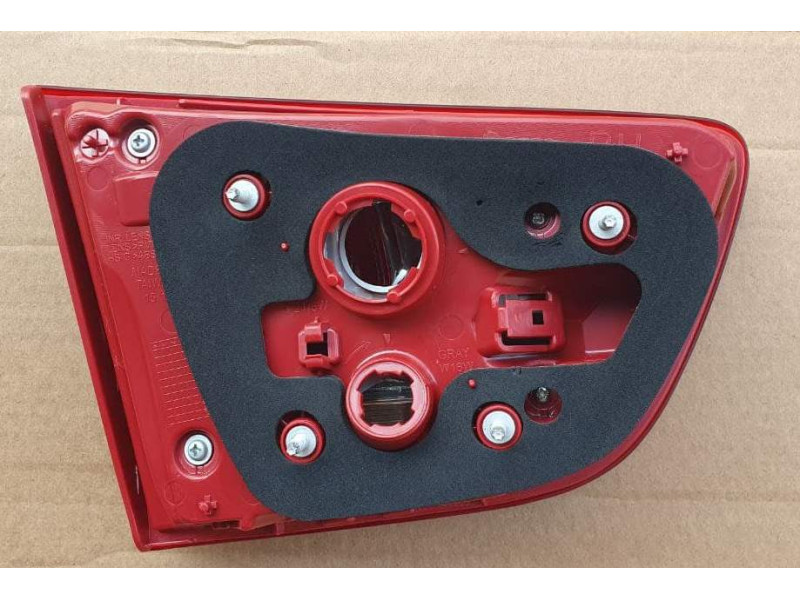 Ліхтар задній лівий внутрішній Kia Sorento 15-18 (DEPO Тайвань) 