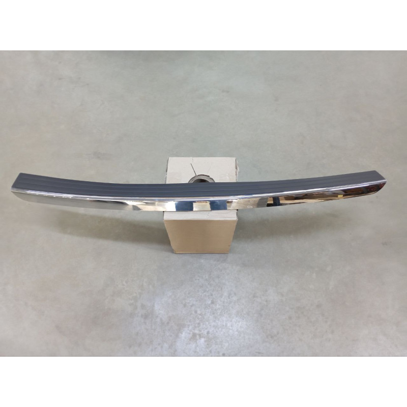 Накладка заднього бампера верхня Jeep Compass 11-16 (Тайвань) хром, чорна 68091514AA