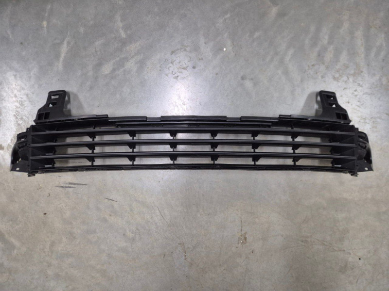 Решітка бампера середня Citroen C-Elysee 17- (Китай) 9817522580