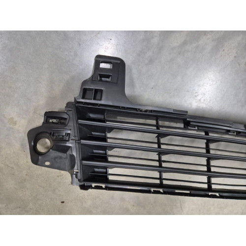 Решітка бампера середня Citroen C-Elysee 17- (Китай) 9817522580
