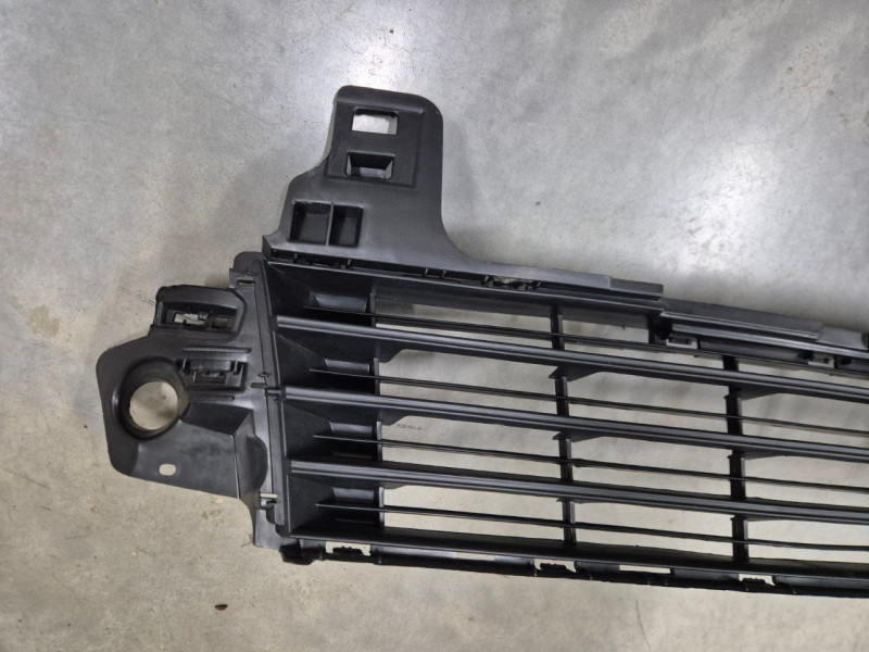 Решітка бампера середня Citroen C-Elysee 17- (Китай) 9817522580