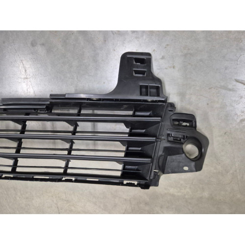Решітка бампера середня Citroen C-Elysee 17- (Китай) 9817522580