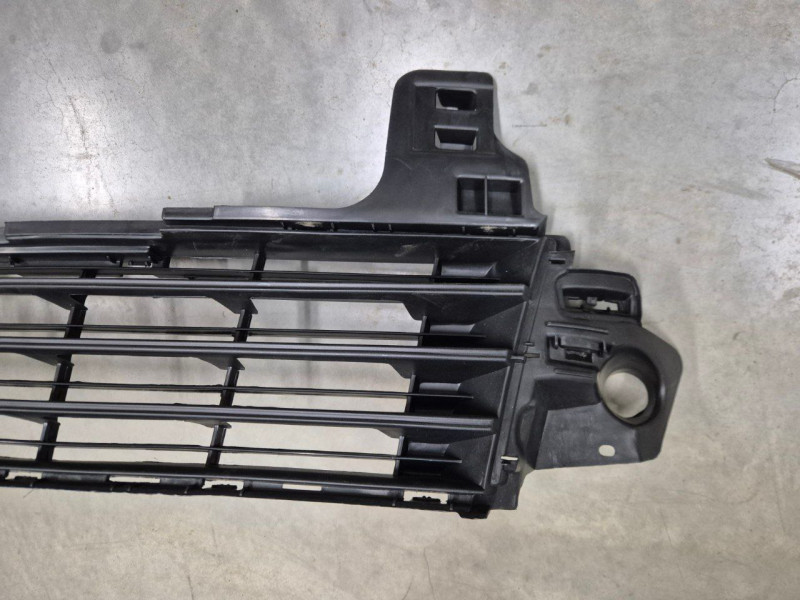 Решітка бампера середня Citroen C-Elysee 17- (Китай) 9817522580