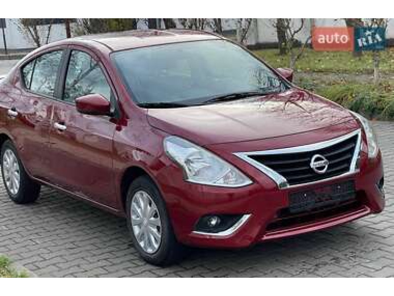 Решітка переднього бампера права Nissan Versa 2015-2019 FPS 622566W80A
