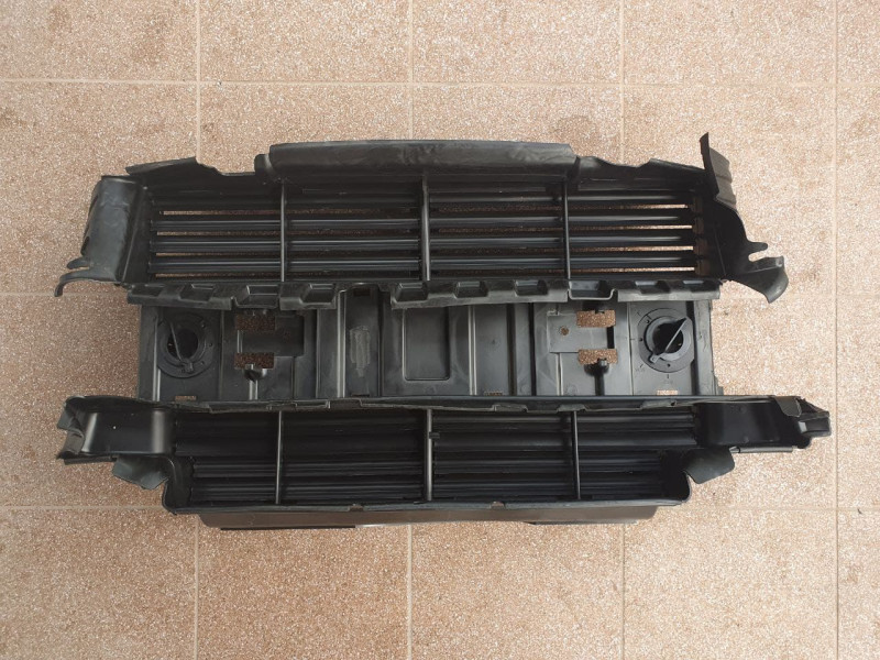 Жалюзі радіатора Ford Escape, Kuga 16-20 повітрозабірник (Тайвань) двигун 1.5L