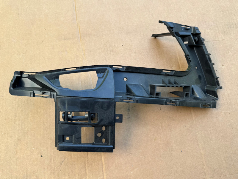 Кріплення переднього бампера праве під фарою Audi A8 D4 2010-2013 4h0807130