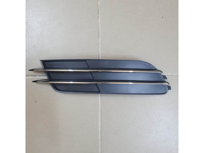 Решітка бампера ліва Audi A6 C7 11-14 (Тайвань) з хром молдингами