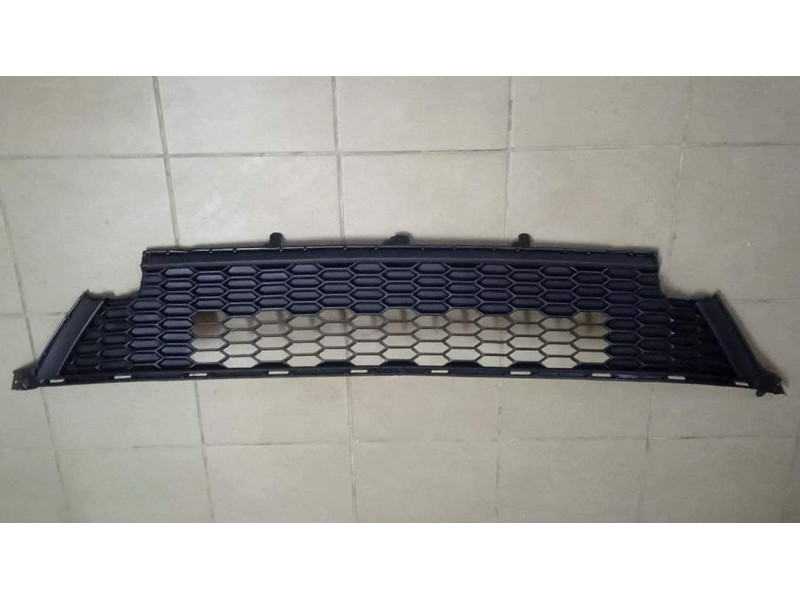 Решітка переднього бампера нижня Toyota RAV4 16-19 сітка (Тайвань) 531130R070 