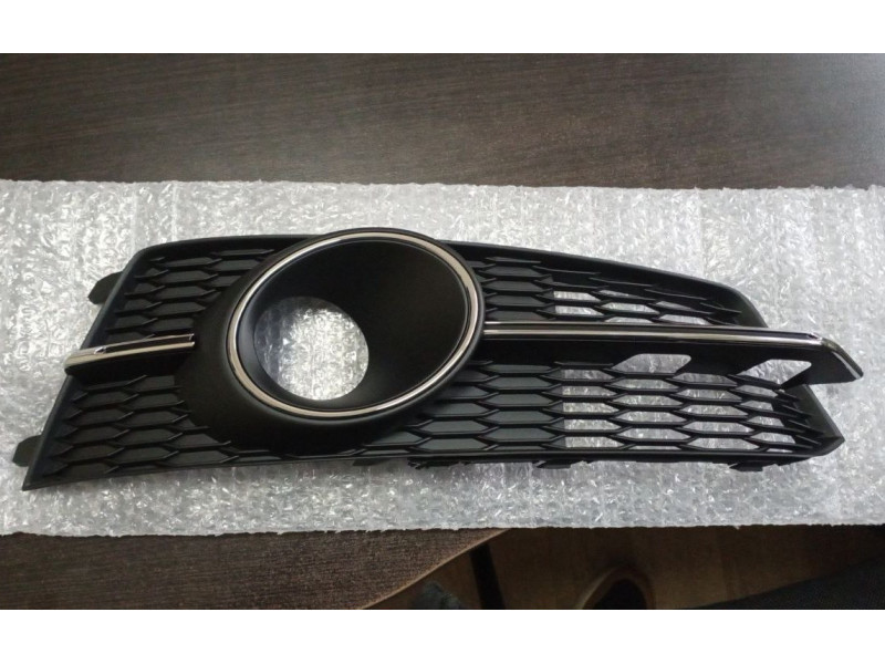 Решітка переднього бампера права Audi A6 C7 S-Line 15-18 (Тайвань) з отв., хром молдинг 4G0807682K01C