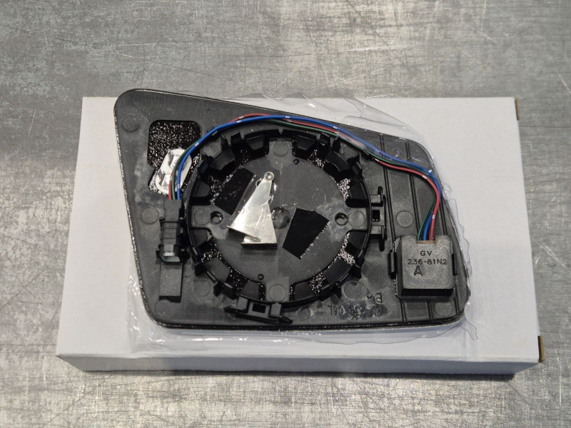 Вкладиш дзеркала лівий (обігрів, індикатор) Mercedes S W221, E W212, B W246, C W204, A (Polcar)