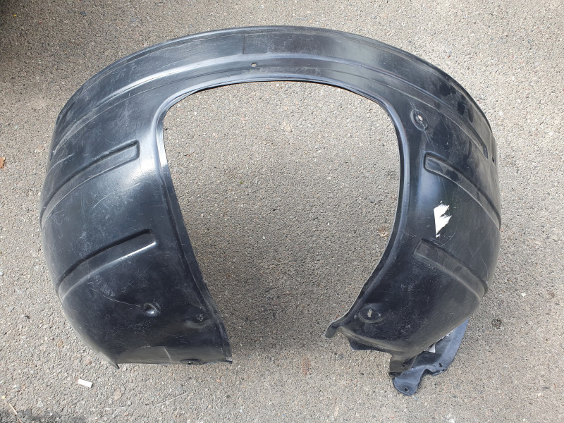 Підкрилок передній лівий BMW 7 E38 1994-2002 LKQ 51718150289