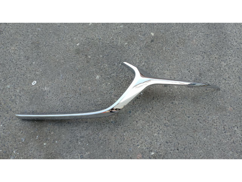 Молдинг решітки радіатора лівий Mazda 3 BP 2018- хетчбек Тайвань хром