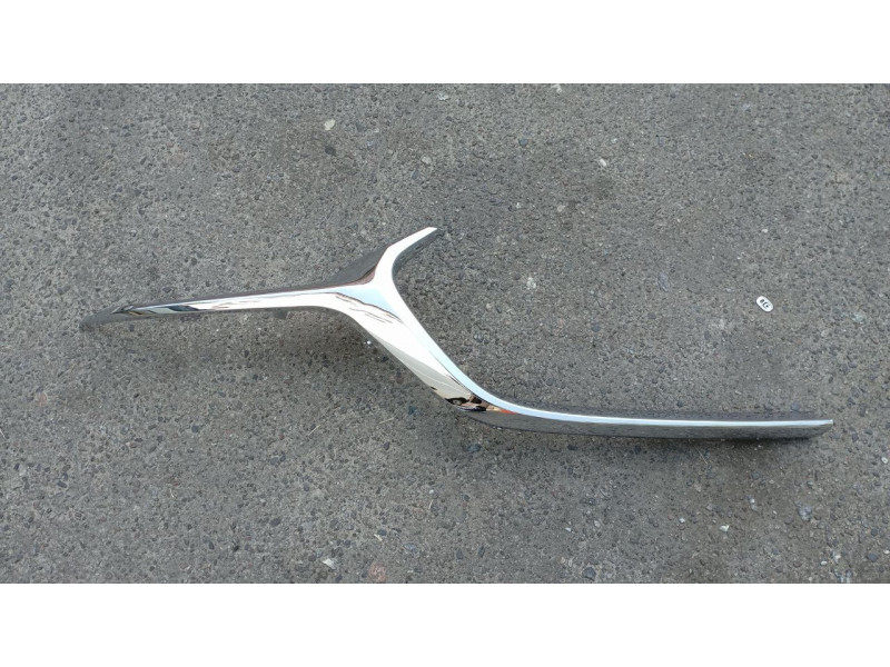 Молдинг решітки радіатора правий Mazda 3 BP 18- (Тайвань) хром