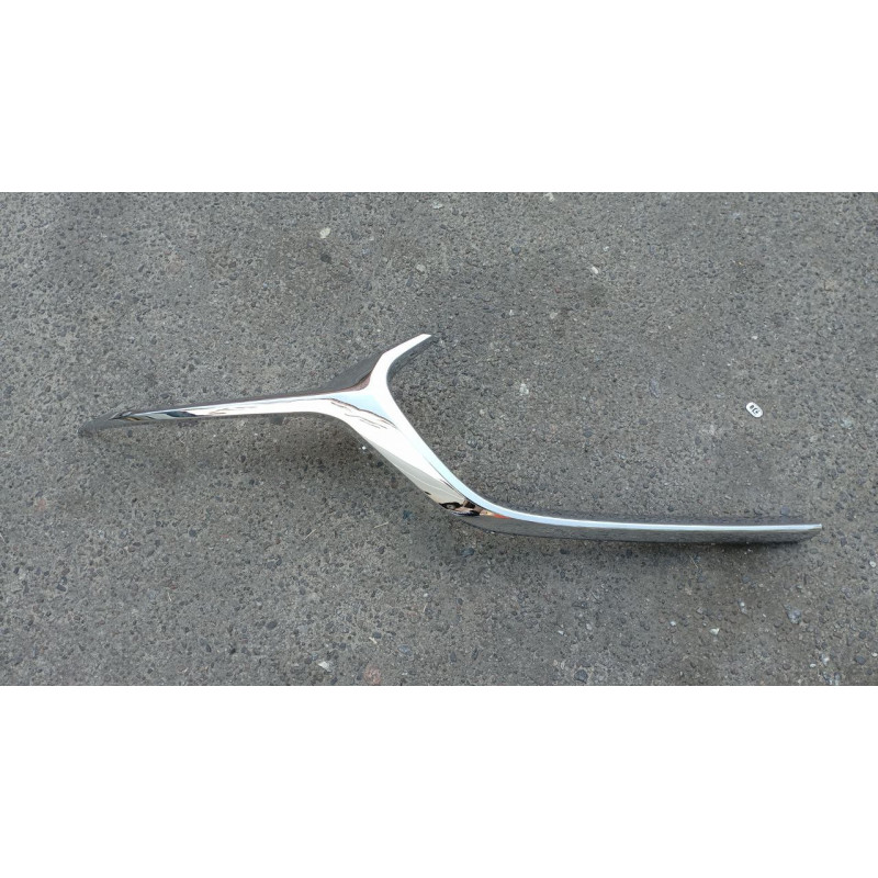 Молдинг решітки радіатора правий Mazda 3 BP 18- (Тайвань) хром