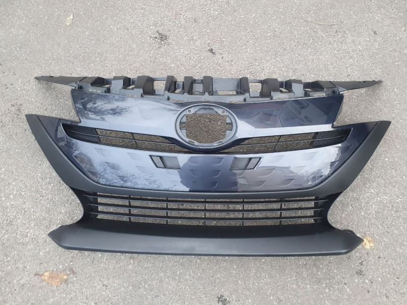 Решітка радіатора Toyota Prius Prime 17- (Тайвань) 5310147041