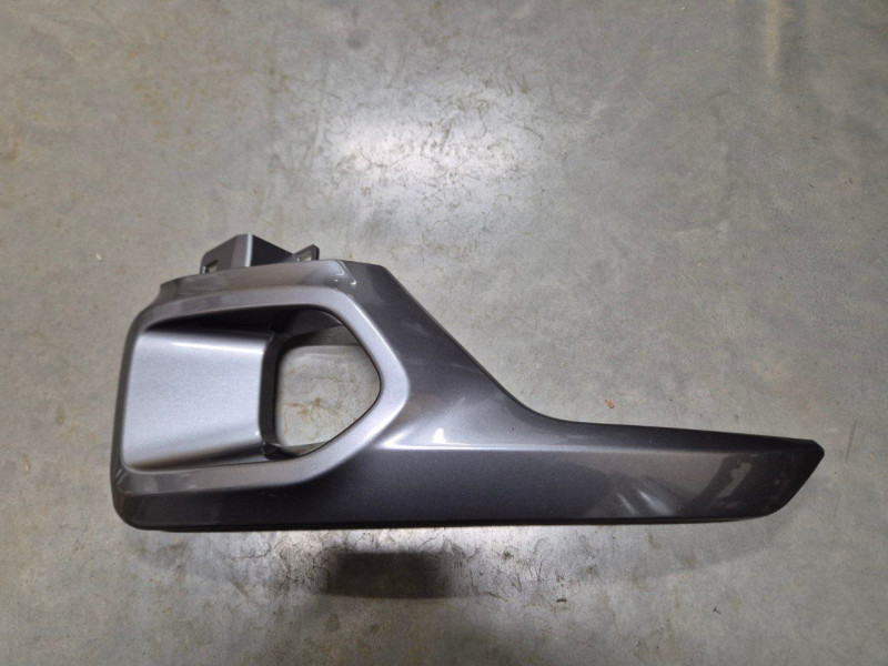 Накладка решітки переднього бампера ліва Toyota Yaris Cross 21- (Тайвань) 527130D180