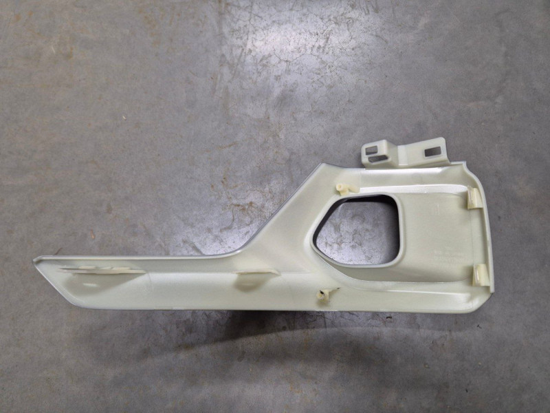 Накладка решітки переднього бампера ліва Toyota Yaris Cross 21- (Тайвань) 527130D180