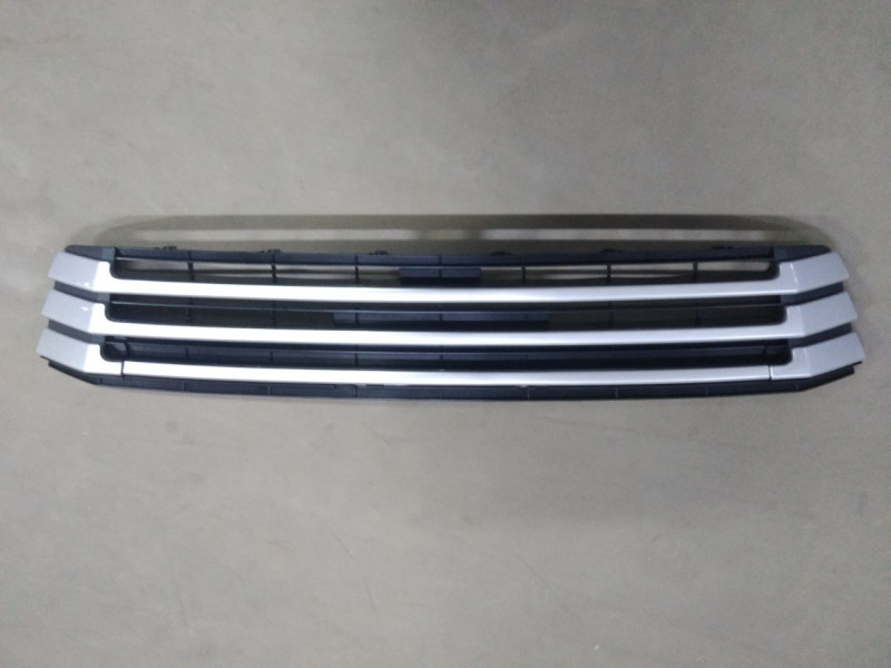 Решітка переднього бампера Toyota Highlander 2016-2019 (Тайвань) без отв. під камеру