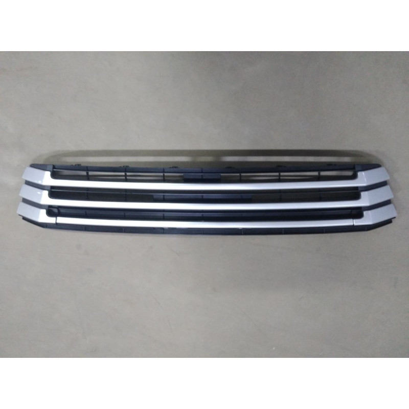 Решітка переднього бампера для Toyota Highlander 16-19 (Тайвань) без отвору під камеру