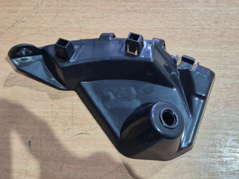 Кріплення переднього бампера ліве на крило Tesla Model X 2015- Китай 1095793-00-B