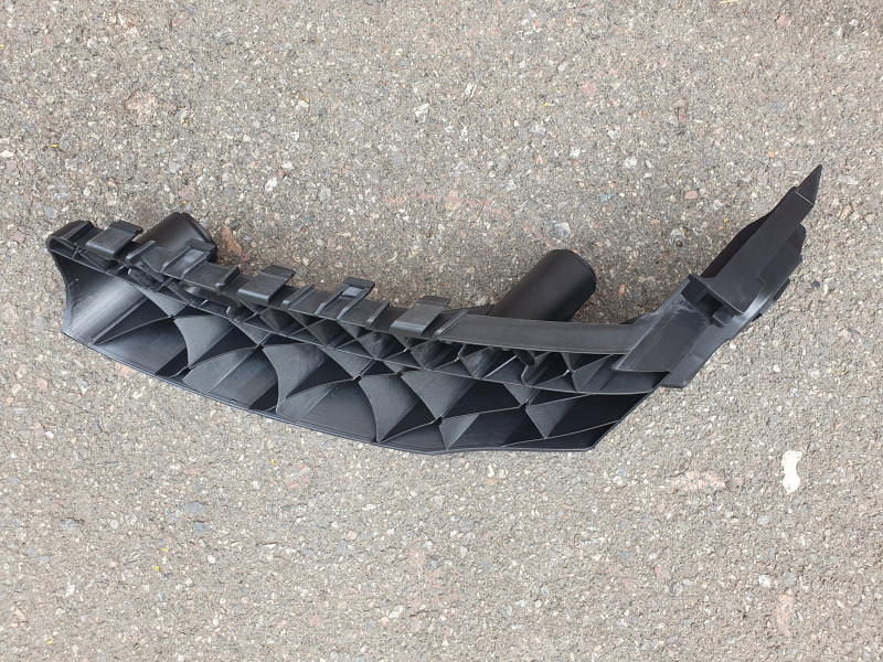 Кріплення переднього бампера ліве під фарою Dodge Durango 2014-2020 Тайвань 68227825AA