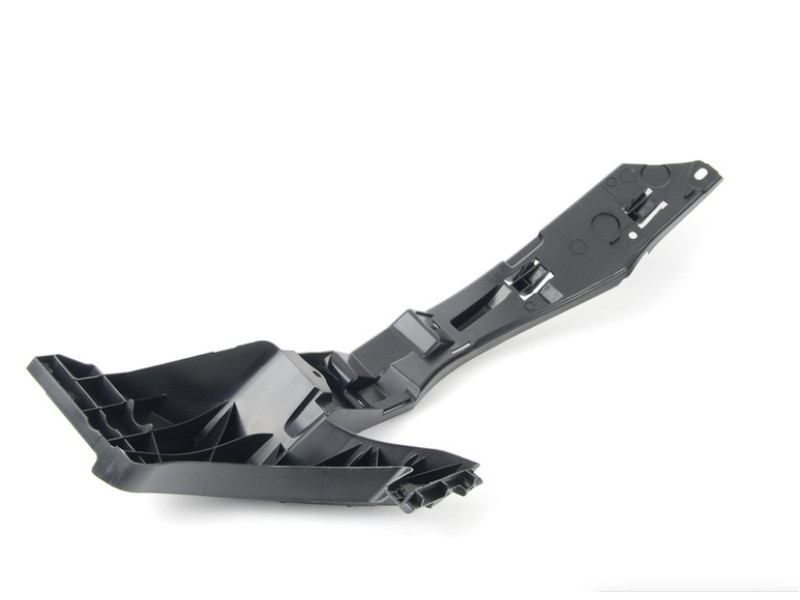 Кріплення бамперу переднє праве VW Touareg 2007-2009 Тайвань 7L6807050