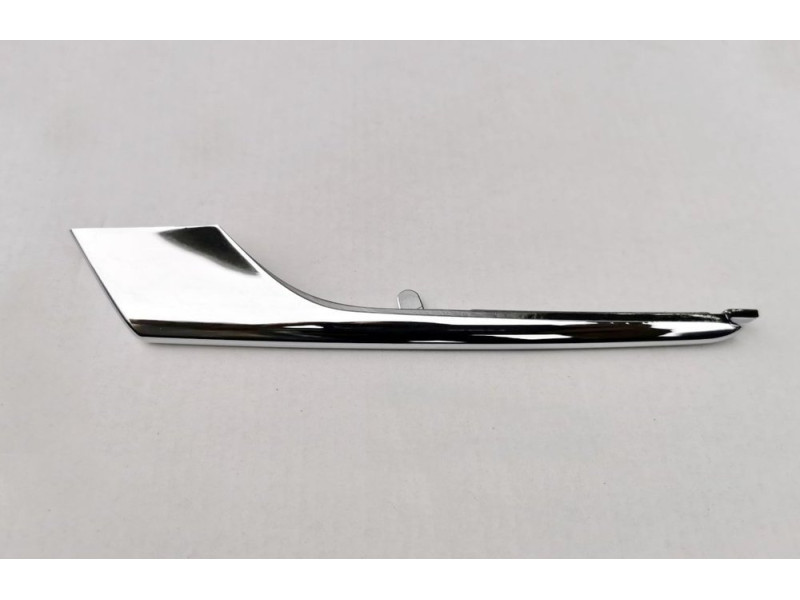 Молдинг в передній бампер верхній правий Tesla Model X 15- (Тайвань) біля ПТФ 1049610-00-F