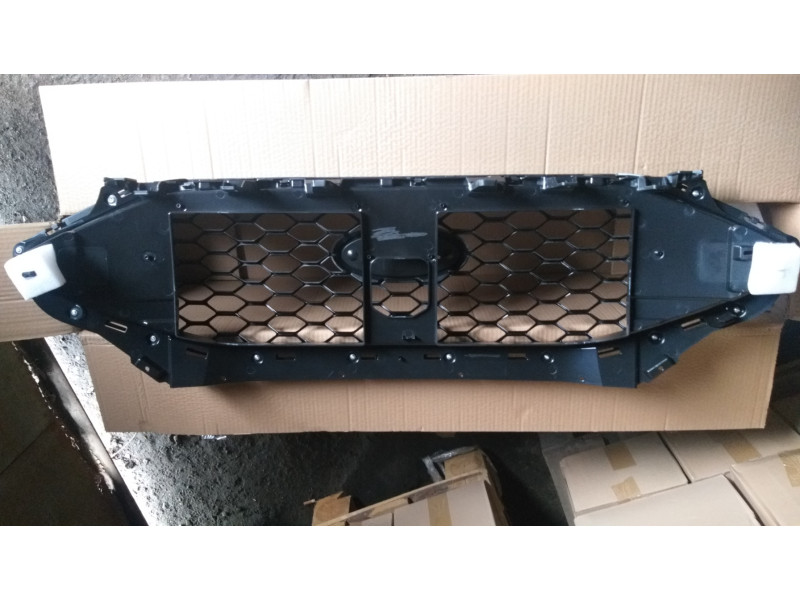 Решітка радіатора Ford Edge ST 19- (Тайвань) без місця під камеру KT4B8200BE