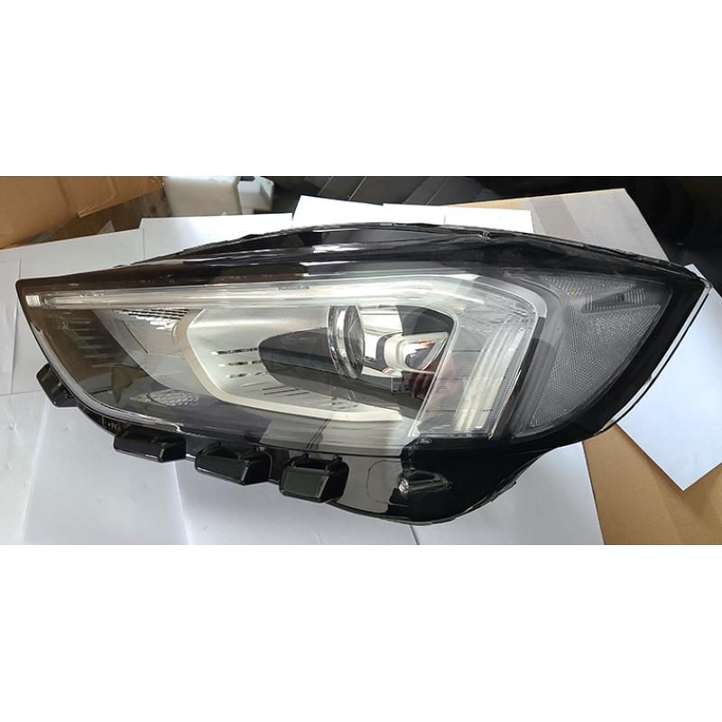 Фара передня права Ford Edge 18- (Китай) біла вставка