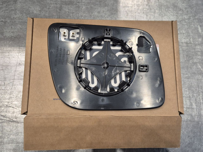 Вкладиш дзеркала лівий з обігрівом Ford Explorer 2011-2015, 2016-2019 Китай BB5Z17K707R