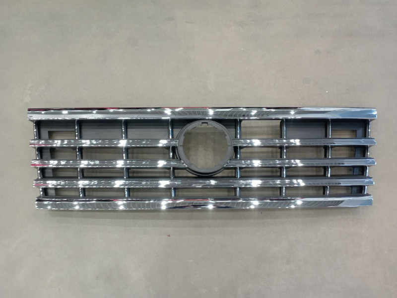 Решітка радіатора середня VW Touareg 3 19-23 (Тайвань) хром. молд. 760853651LRYP