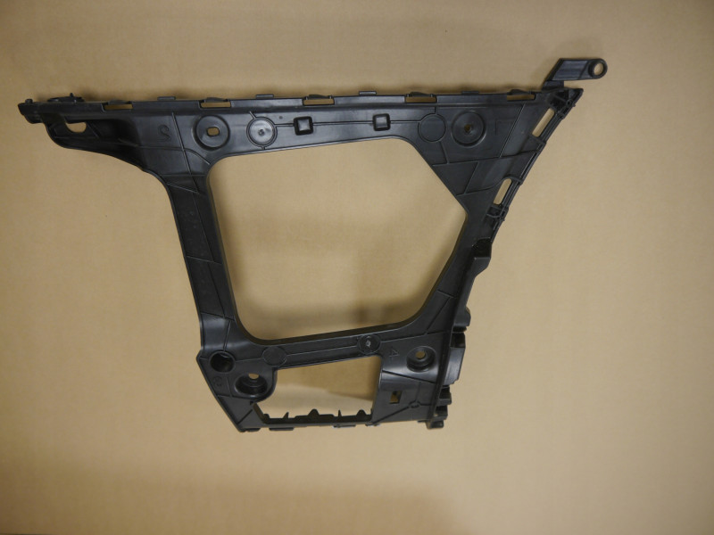 Кріплення заднього бампера праве Audi Q7 2015-2020 FPS 4m0807454a