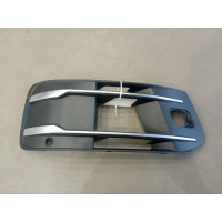 Решітка переднього бампера права Audi Q7 15-20 (Тайвань) з отв. під п/тронік 4M0807682Q 