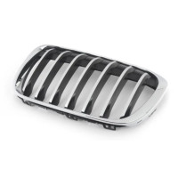 Решітка радіатора ліва BMW X1 F48 15-20 (Тайвань) хром рамка / ребра сірий металік 51117383365