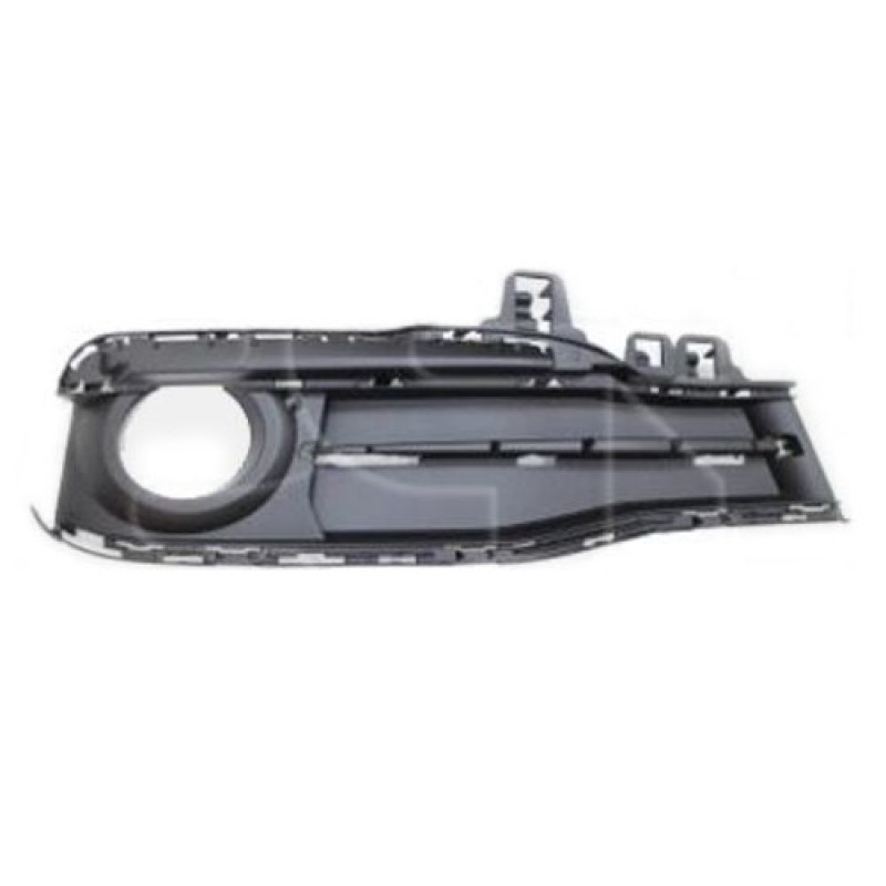 Решітка в бампер права BMW 3 F30 Sport 16-19 (Тайвань) з отв. під ПТФ