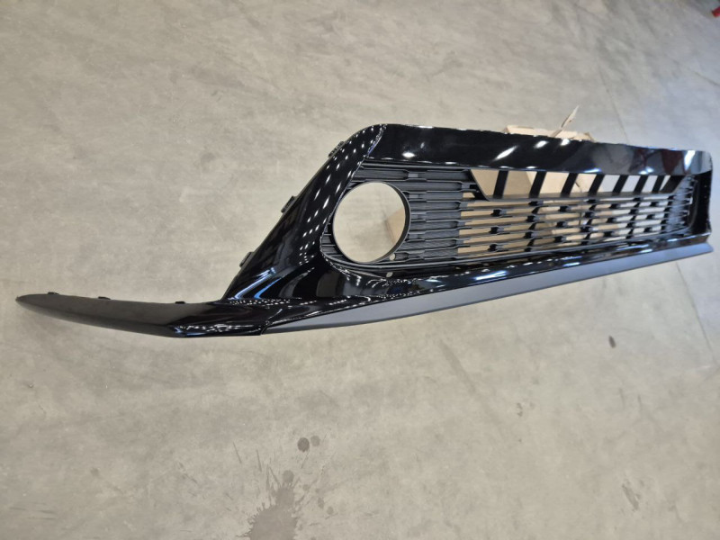 Решітка бампера нижня Kia Cerato/Forte 2018 (Тайвань) глянець 86530M7020