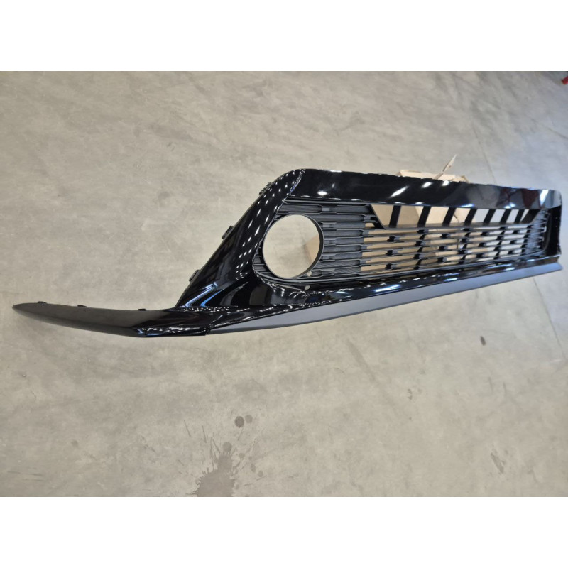 Решітка бампера нижня Kia Cerato/Forte 2018 (Тайвань) глянець 86530M7020