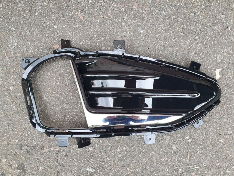 Решітка бампера права Ford Edge 18- (Signeda) з отвором, молдинг хром дзеркальний KT4B-15A298-BD