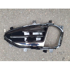 Решітка бампера ліва Ford Edge 18- (Signeda) з отвором, молдинг хром дзеркальний KT4B-15A299-BD