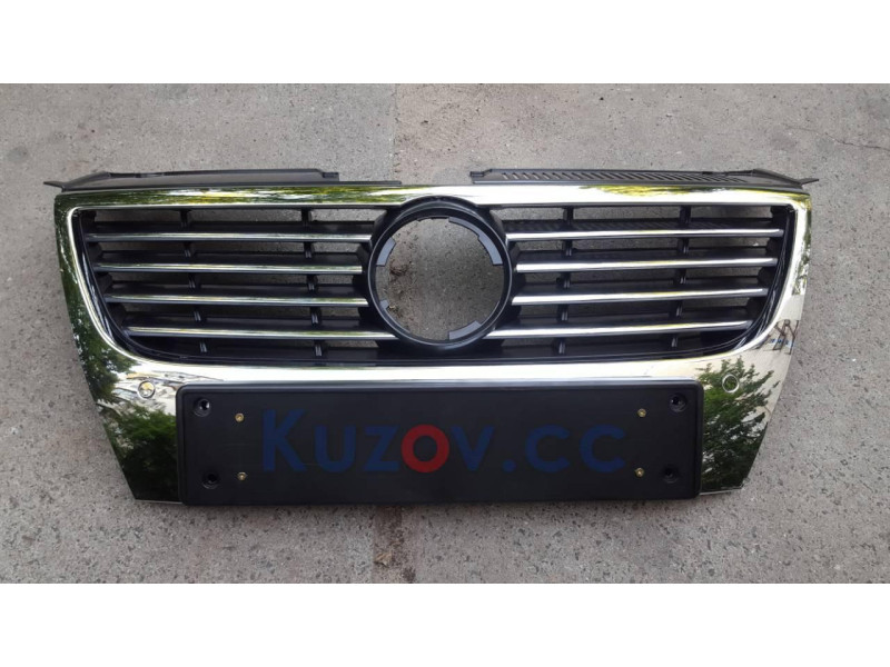 Решітка радіатора VW Passat B6 05-10 хром, з отв. парктроніка, під великий логотип (FPS) 3C0853651AK
