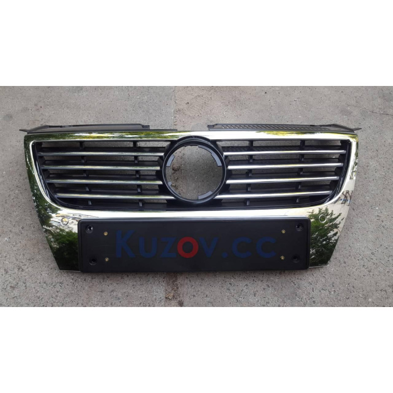 Решітка радіатора VW Passat B6 05-10 хром, з отв. парктроніка, під великий логотип (FPS) 3C0853651AK